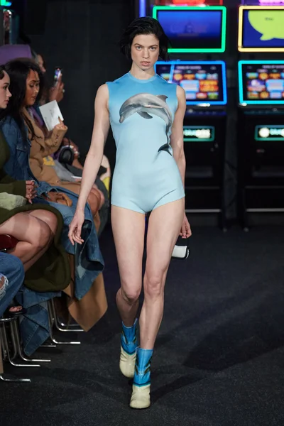 Look 4